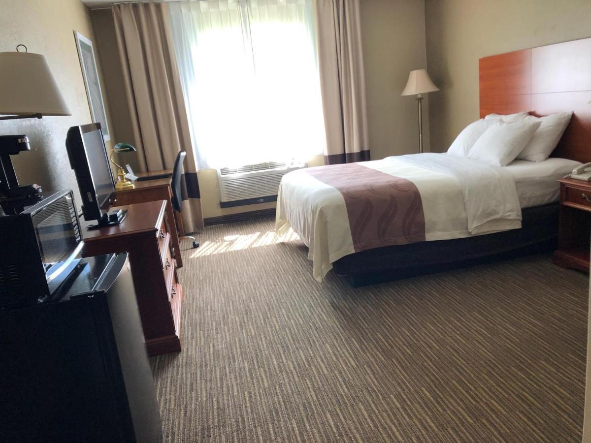 Quality Inn & Suites New Castle Buitenkant foto