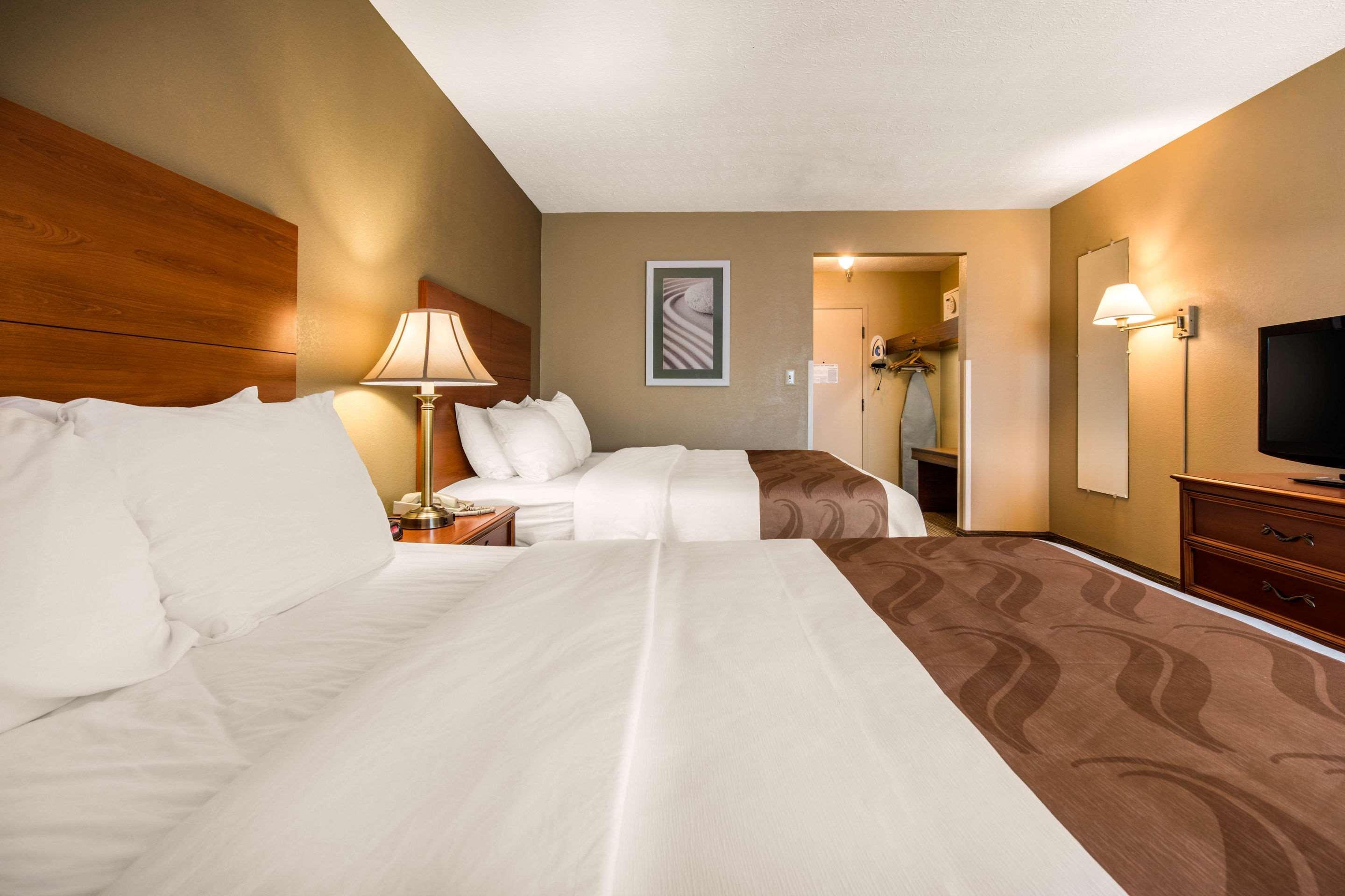 Quality Inn & Suites New Castle Buitenkant foto