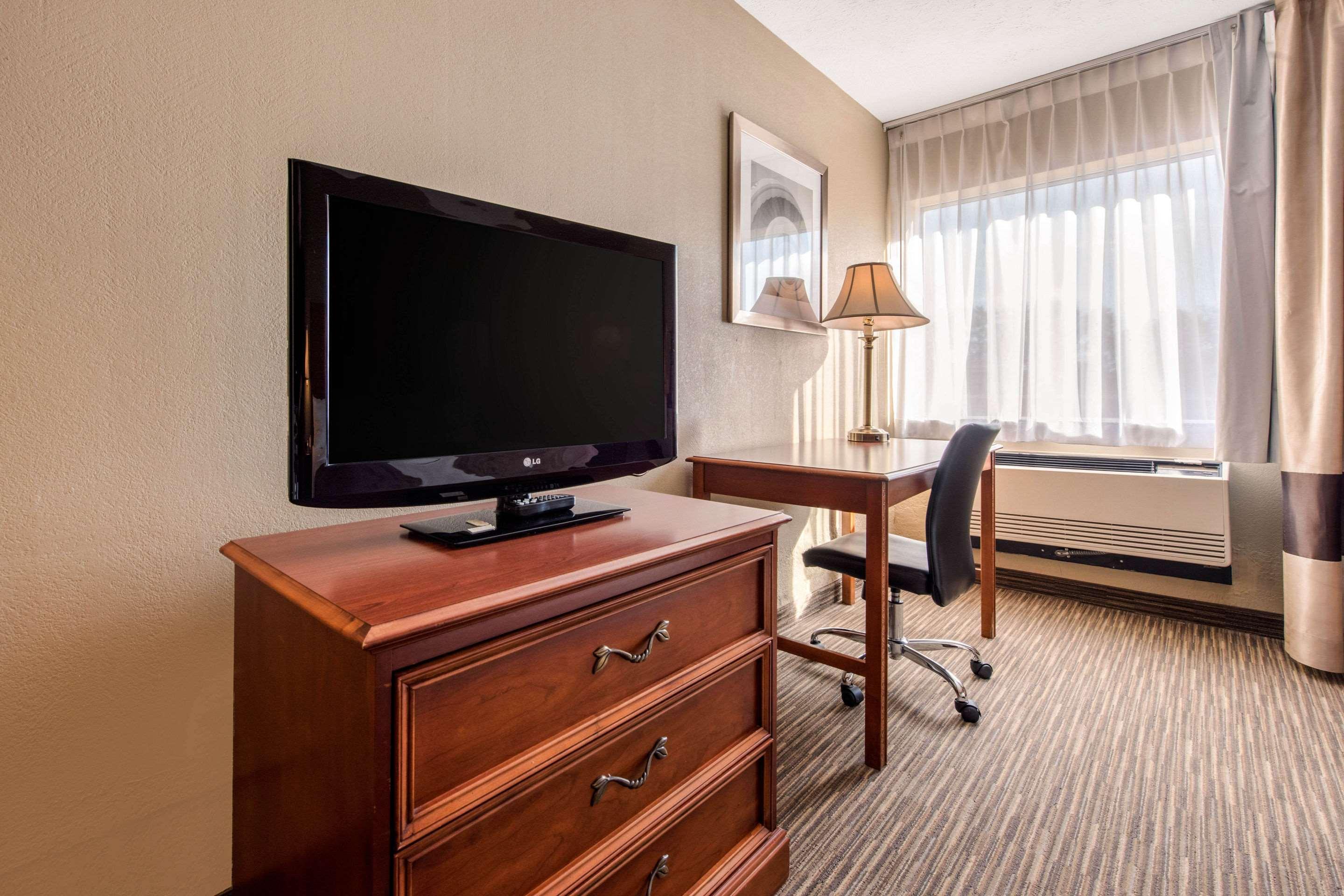 Quality Inn & Suites New Castle Buitenkant foto