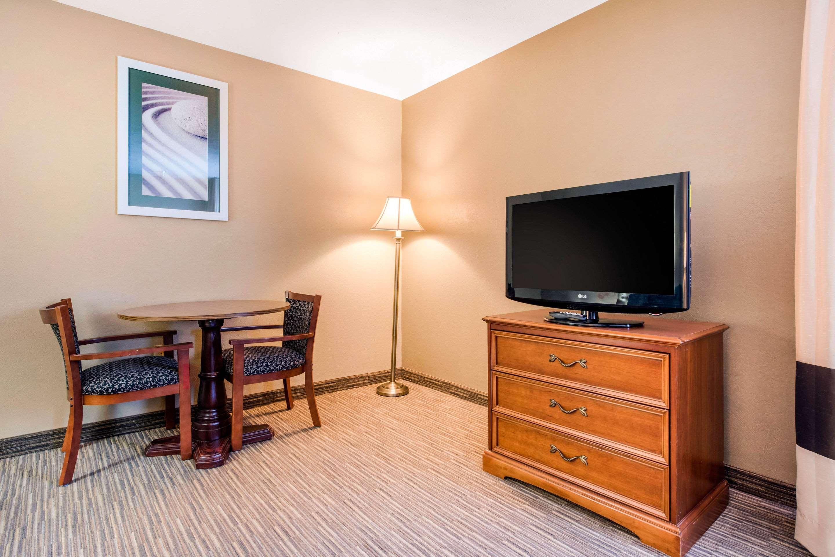 Quality Inn & Suites New Castle Buitenkant foto