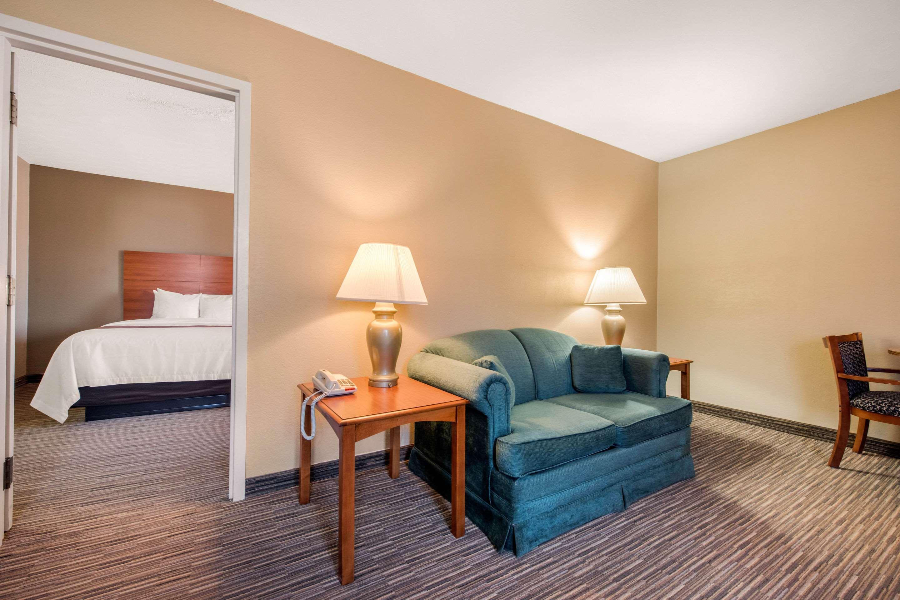 Quality Inn & Suites New Castle Buitenkant foto