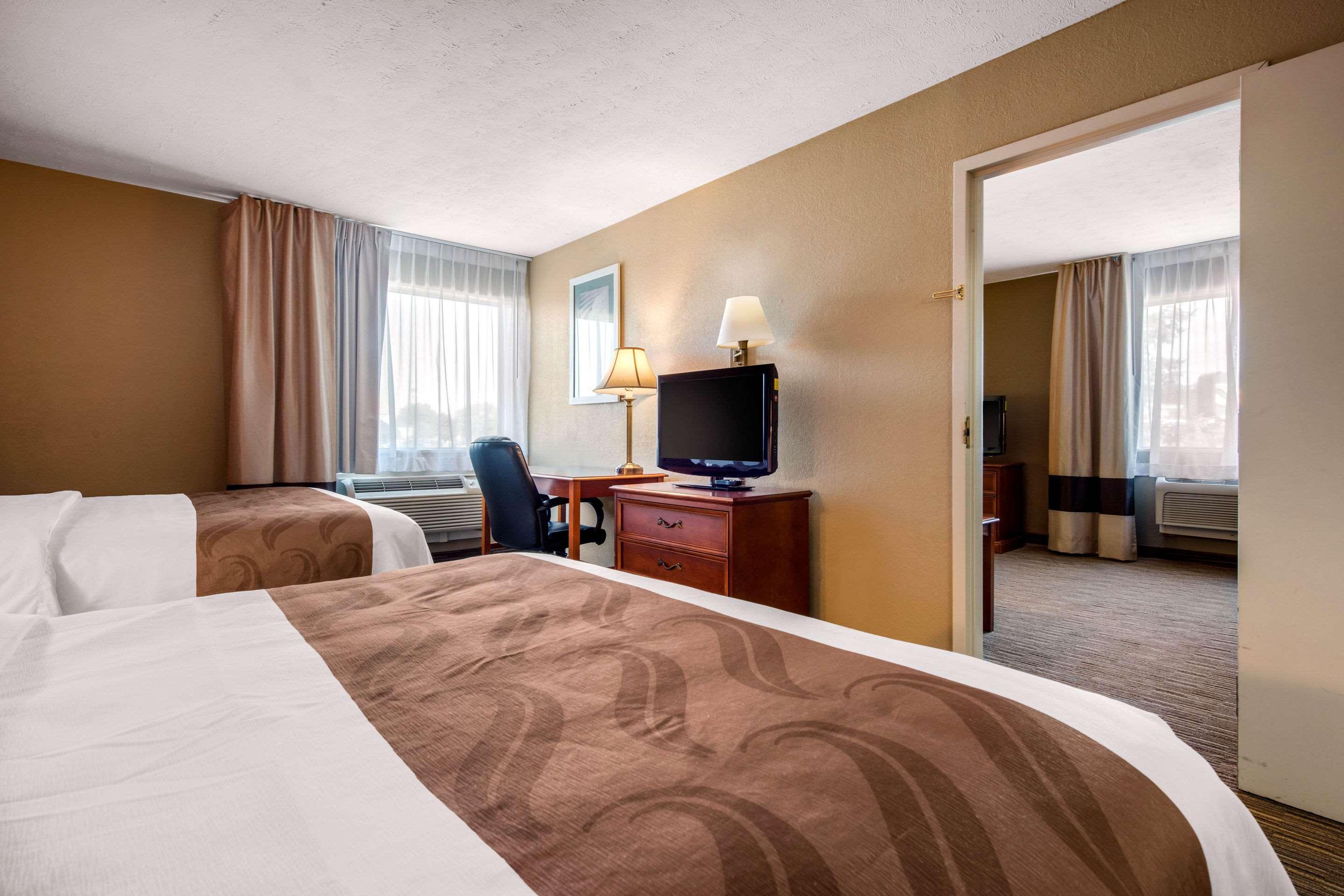 Quality Inn & Suites New Castle Buitenkant foto