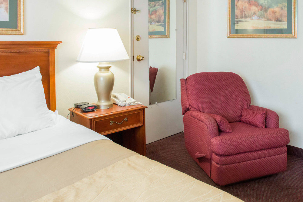 Quality Inn & Suites New Castle Buitenkant foto