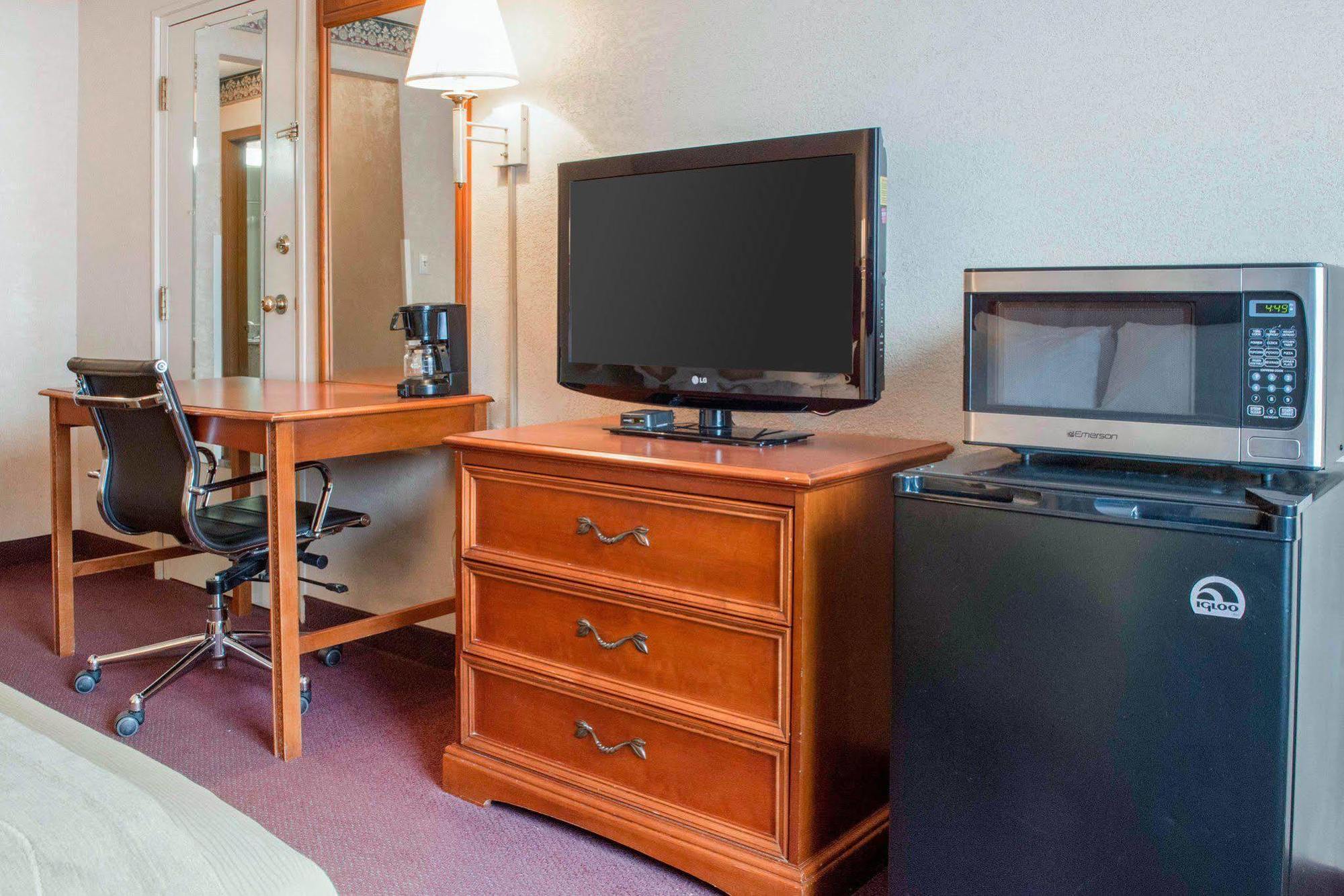 Quality Inn & Suites New Castle Buitenkant foto