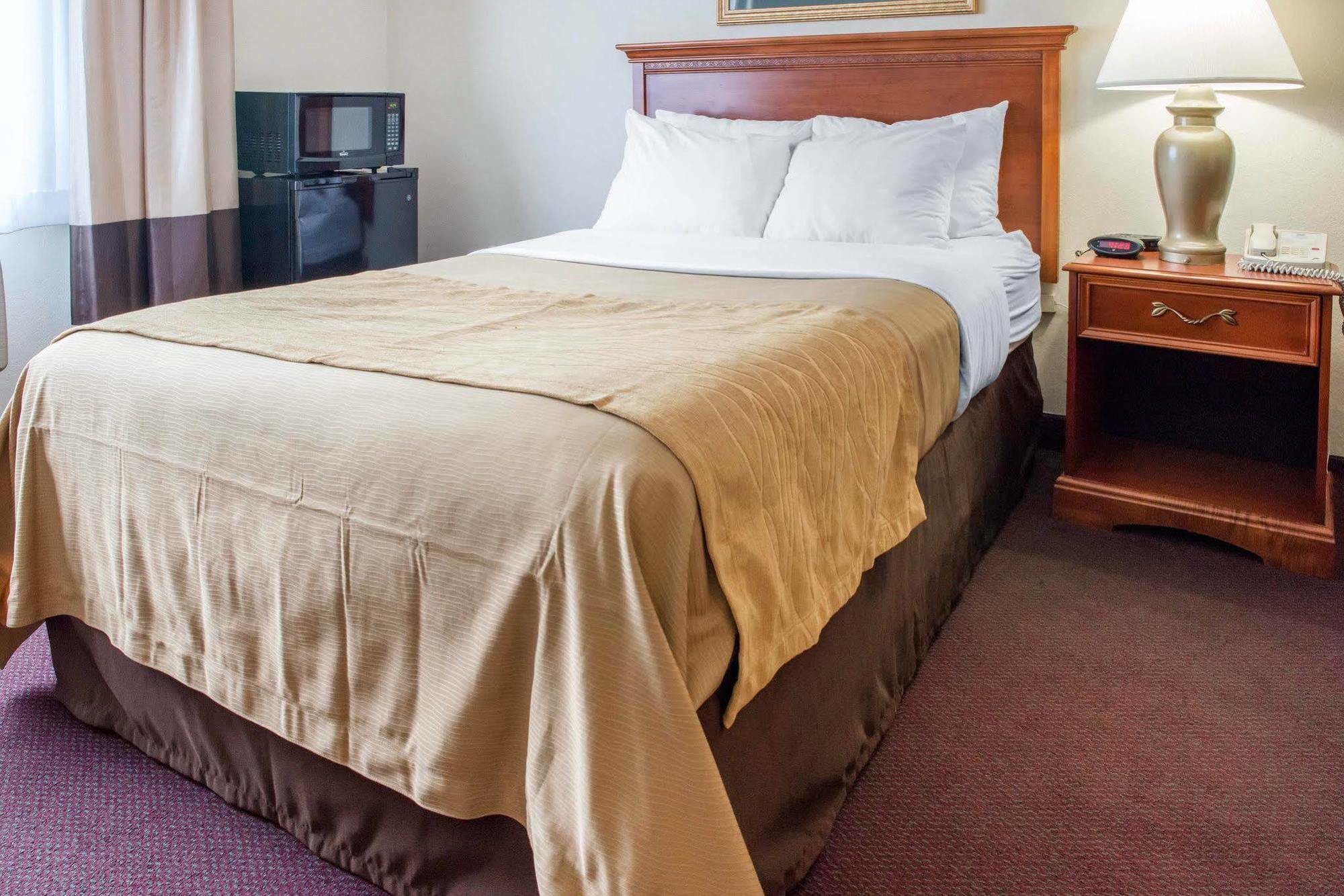 Quality Inn & Suites New Castle Buitenkant foto