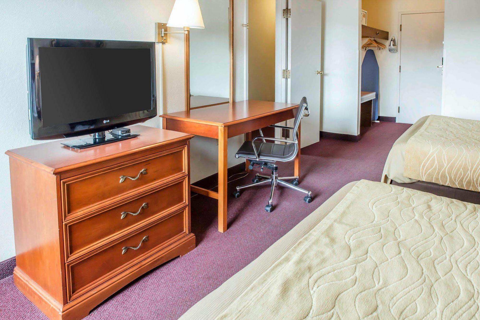 Quality Inn & Suites New Castle Buitenkant foto